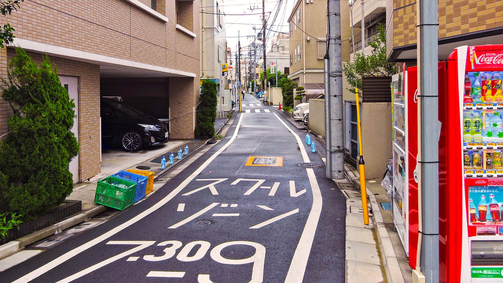 Seitenstraße in Ikebukuro, mit Coca Cola Vending Machine