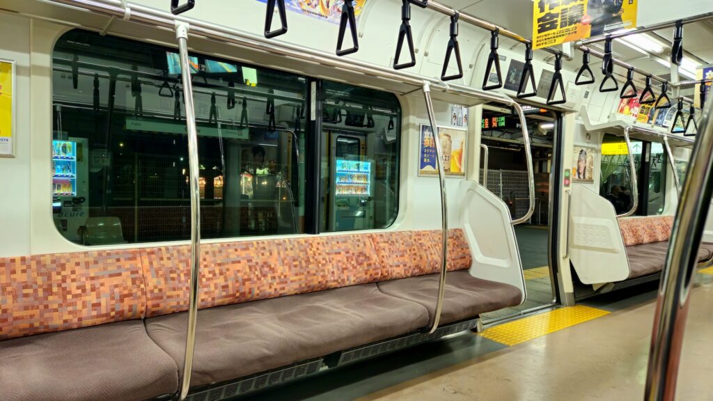 Leerer Zug in Hamura